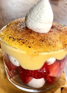 Gratin di fragole meringhe e zabaione